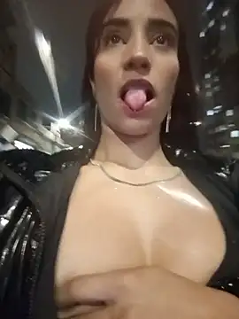הופעת וובקאם של karolyne_babee