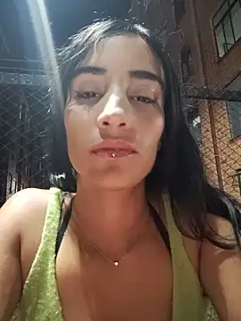 הופעת וובקאם של karolyne_babee