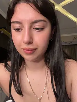 Tasty_NoraX Show in webcam