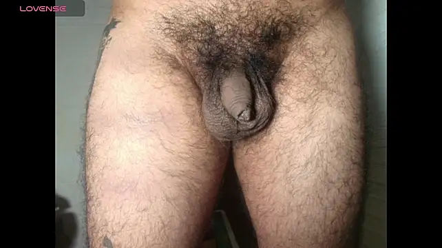 Uncut_Hairy_Dick 网络视讯表演