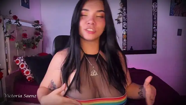 Chat +18 de victoriaasaenz_ ao vivo