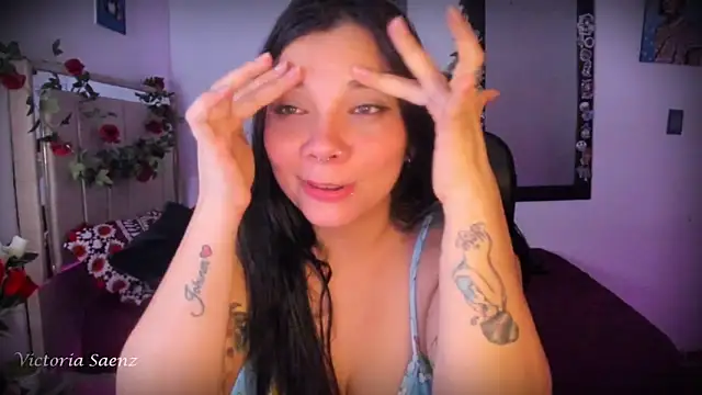 Chat +18 de victoriaasaenz_ ao vivo