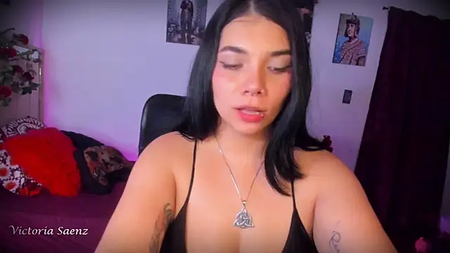 Chat +18 de victoriaasaenz_ ao vivo