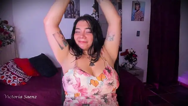 Chat +18 de victoriaasaenz_ ao vivo
