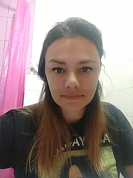 Chat +18 de KrissSexi ao vivo