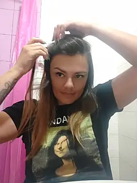 Chat +18 de KrissSexi ao vivo