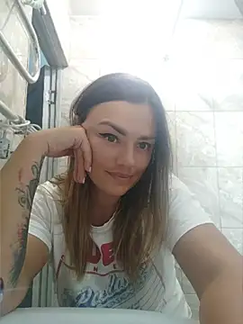 XXX chat uživo modela KrissSexi