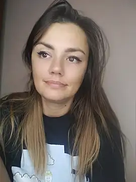 צ'אט XXX בשידור חי של KrissSexi