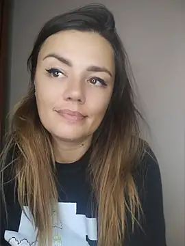 XXX chat uživo modela KrissSexi