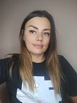 دردشة KrissSexi الجنسية المباشرة