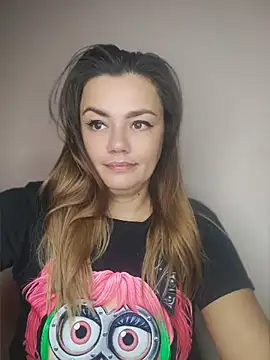 Chat +18 de KrissSexi ao vivo