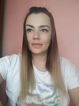 צ'אט XXX בשידור חי של KrissSexi