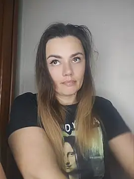 XXX chat uživo modela KrissSexi