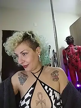 Chat +18 de MariLouM ao vivo