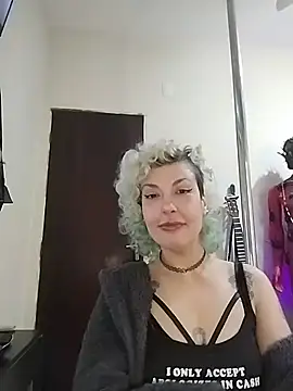 Chat +18 de MariLouM ao vivo