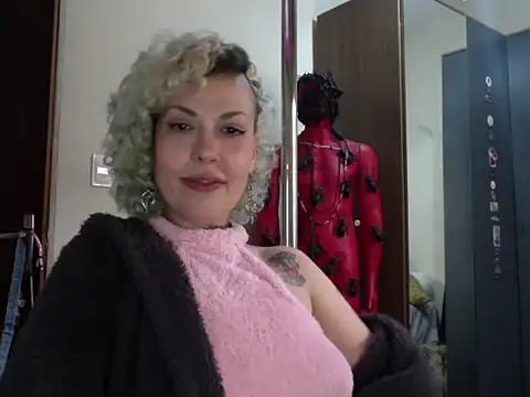 Chat +18 de MariLouM ao vivo