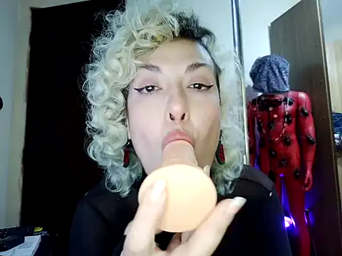 Chat +18 de MariLouM ao vivo