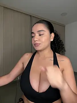 Curlyierr's Webcam Show