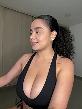 Curlyierr XXX чат на живо
