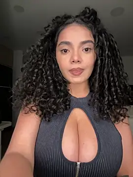 Curlyierr's Webcam Show