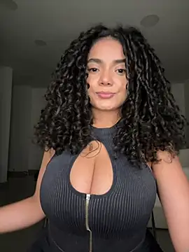 Curlyierr Show in webcam