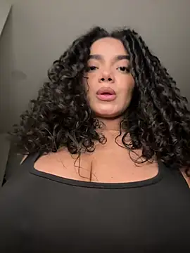 Curlyierr's Webcam Show