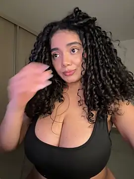 Curlyierr's Live XXX Chat