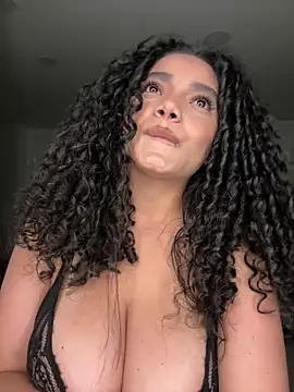 Curlyierr's Webcam Show