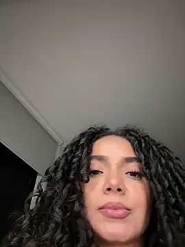 Curlyierr Adlı Modelin Canlı XXX Sohbeti