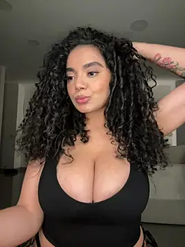 הופעת וובקאם של Curlyierr