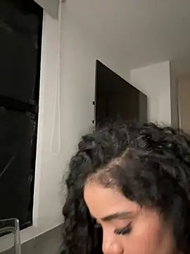 Curlyierr's Webcam Show