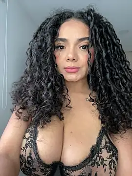 Curlyierr Show in webcam