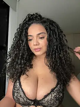 Curlyierr's Webcam Show