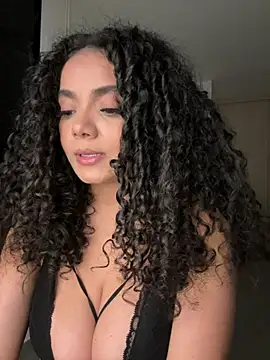 Curlyierr's Webcam Show