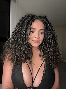 Curlyierr's Live XXX Chat