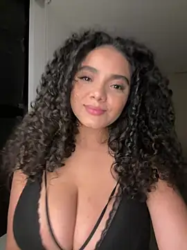Curlyierr's Webcam Show