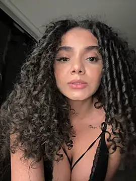 Curlyierr Adlı Modelin Canlı XXX Sohbeti