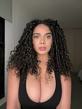 Curlyierr's Webcam Show