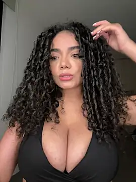 Curlyierr's Webcam Show