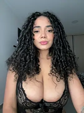 Curlyierr's Webcam Show