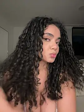 Curlyierr Show in webcam