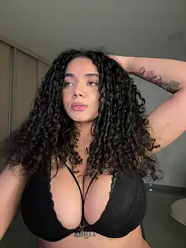Curlyierr's Webcam Show