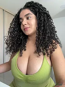 Curlyierr's Webcam Show