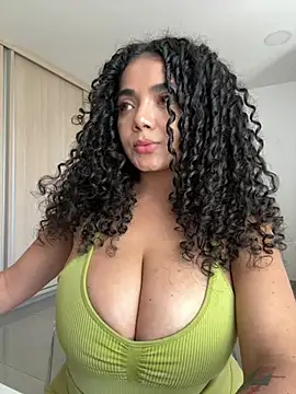 Curlyierr's Webcam Show
