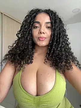 Curlyierr's Webcam Show