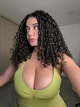 Curlyierr Show in webcam
