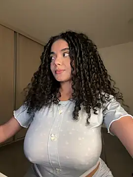 Curlyierr Show in webcam