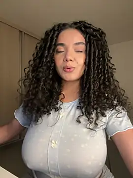 Curlyierr's Webcam Show