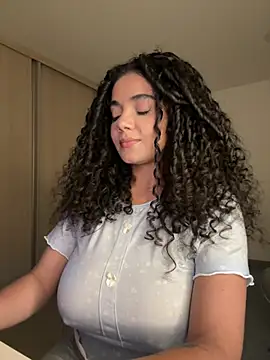 Curlyierr live XXX chat
