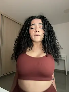 Curlyierr's Live XXX Chat